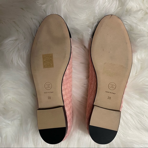 Very lightly used CHANEL flats - Picture 3 of 8